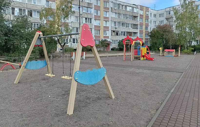 В&nbsp;Гатчине завершают ремонт двора на&nbsp;проспекте 25&nbsp;Октября