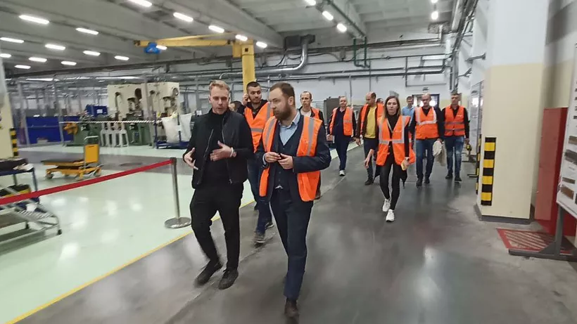 Сотрудники воронежских предприятий посетили Курский электроаппаратный завод