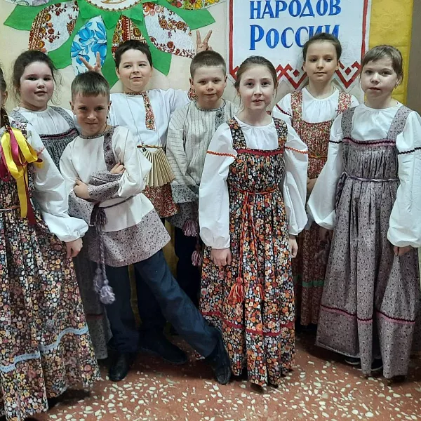 Ансамбль из&nbsp;Свердловской области &laquo;Маков цвет&raquo; сшил новые концертные костюмы
