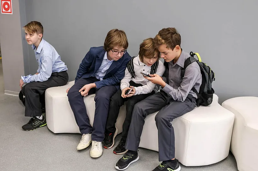 Учеба на&nbsp;ладони: какие возможности есть в&nbsp;приложении &laquo;Госуслуги Моя школа&raquo;