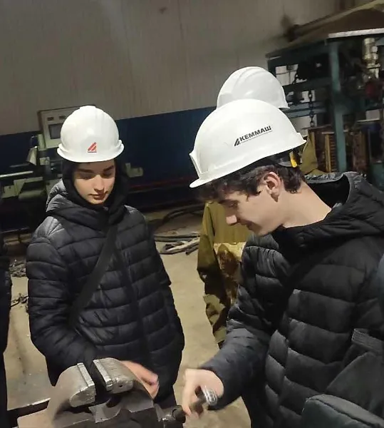 Школьники из&nbsp;города Юрга посетили Кемеровский машиностроительный завод