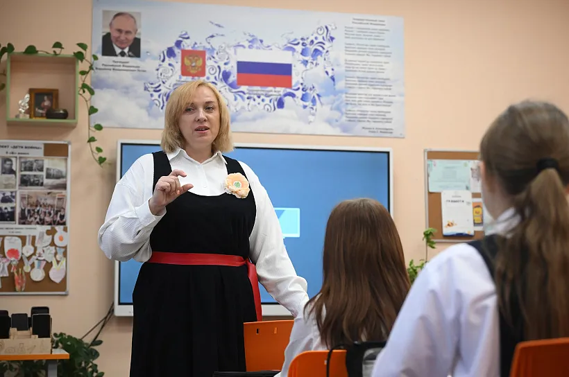 Зажечь огонь в&nbsp;сердцах детей: почему учителя уезжают в&nbsp;села и&nbsp;малые города