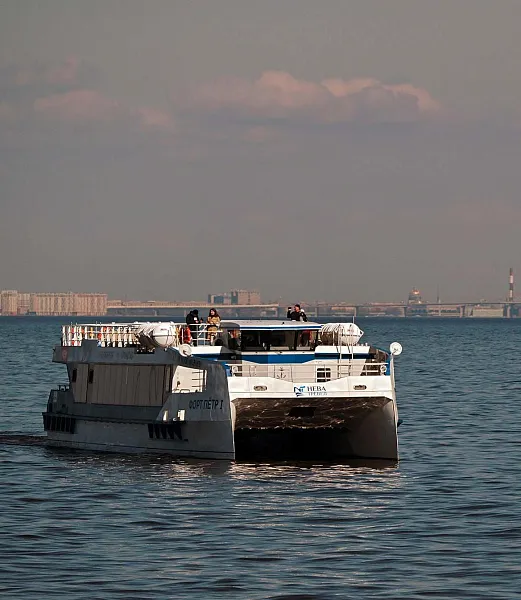 Прогулочное судно &laquo;Габион&raquo; впервые спустили на&nbsp;воду в&nbsp;Петербурге