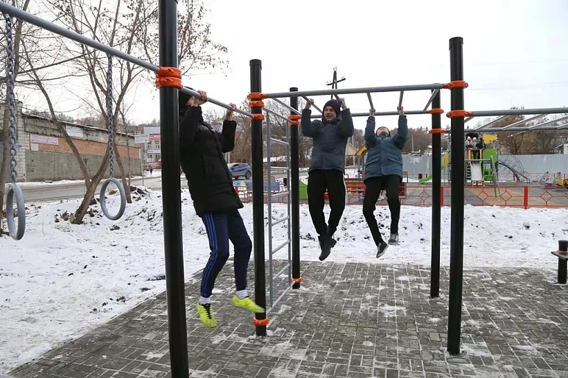 В&nbsp;Горно-Алтайске открыли спортплощадку с&nbsp;детской игровой зоной