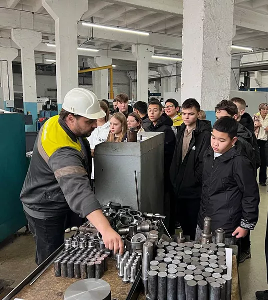 Школьники Оренбуржья посетили предприятие &laquo;УралПромМаш&raquo;