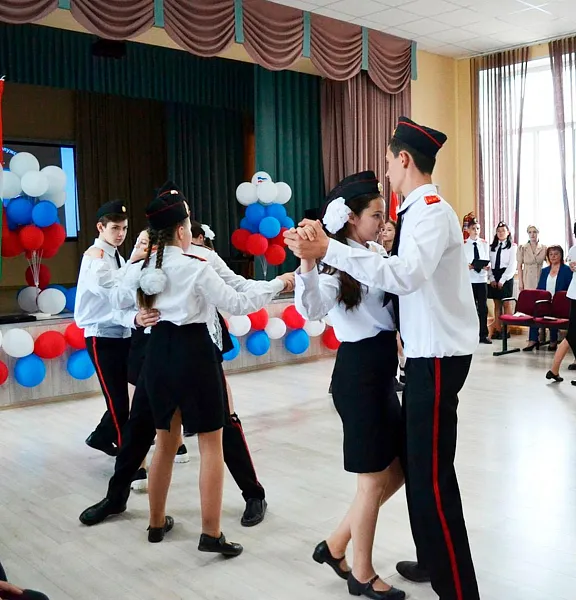 Ученики в&nbsp;Дзержинском районе Калужской области окончили кадетский класс